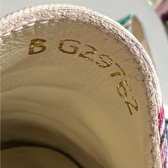 CHANNEL Authentic! - Picture 6 of 7